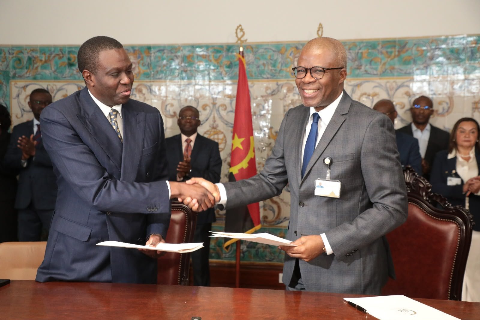 Governador do Banco Nacional de Angola, Manuel Tiago Dias, e Governador do Banco Central do Congo, André Wameso Nkualoloki.