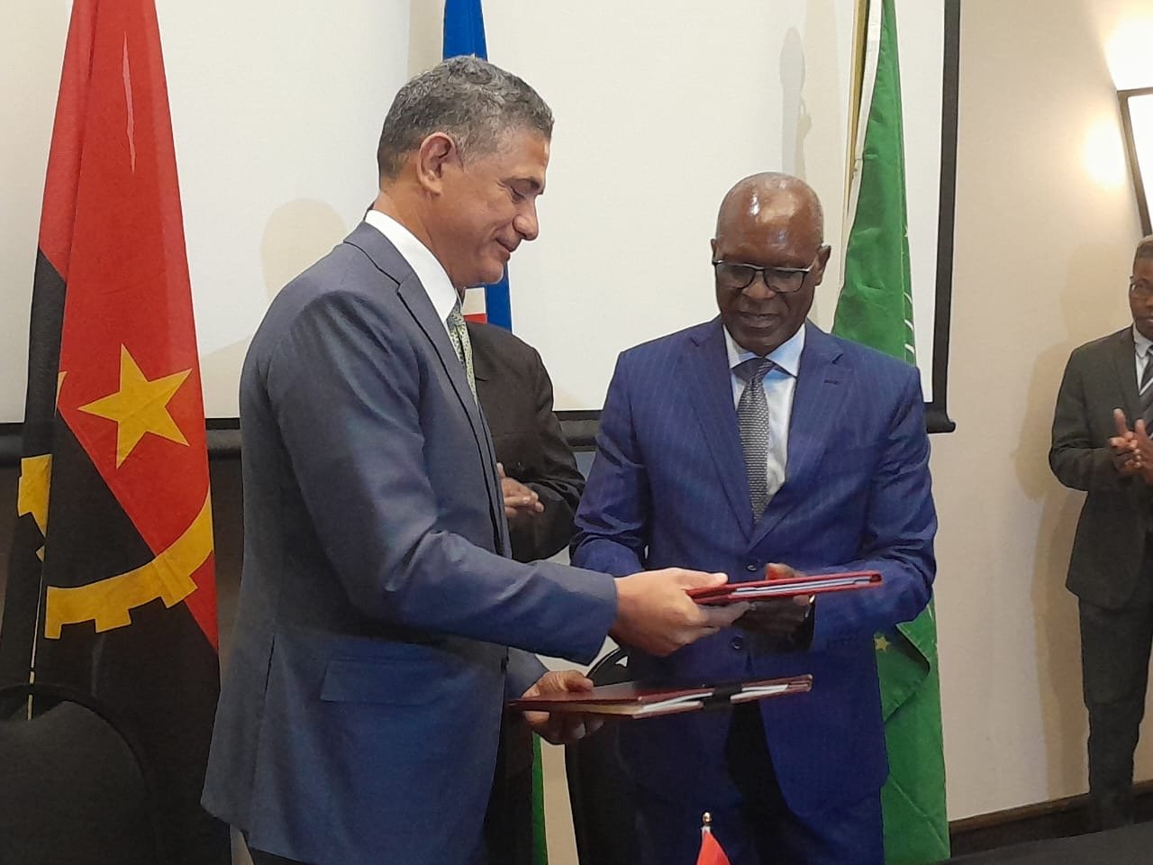 Angola e Namíbia assinam acordo para o Aproveitamento Hidroeléctrico de Baynes