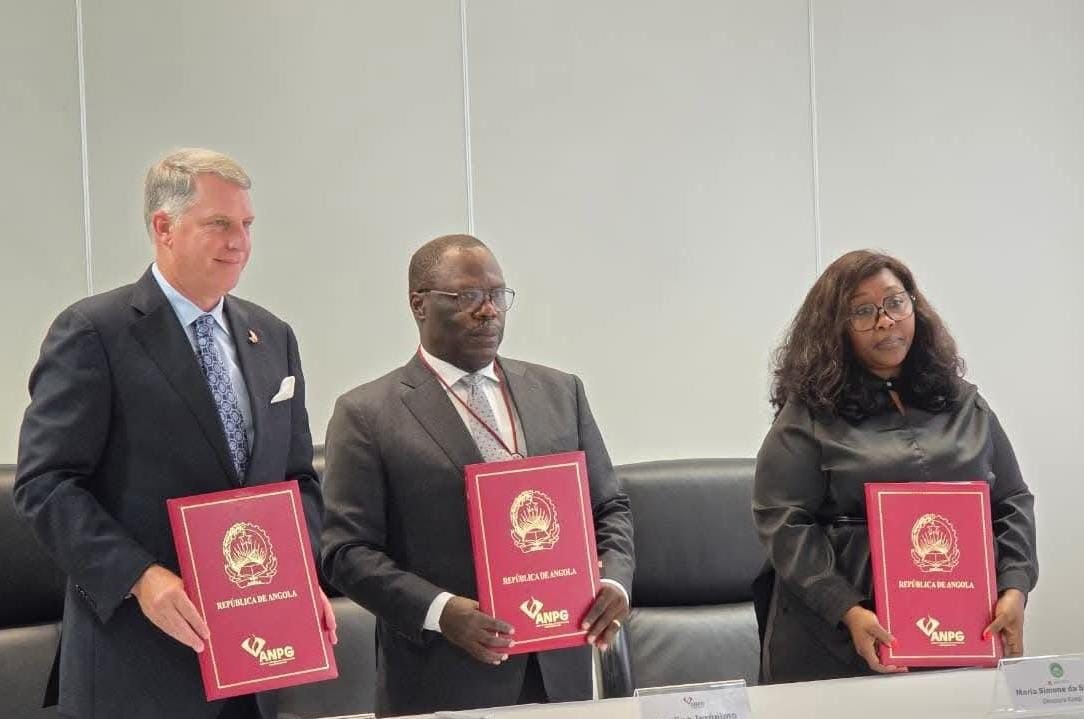 Ministério do Ambiente firma acordo para promover soluções de baixo carbono