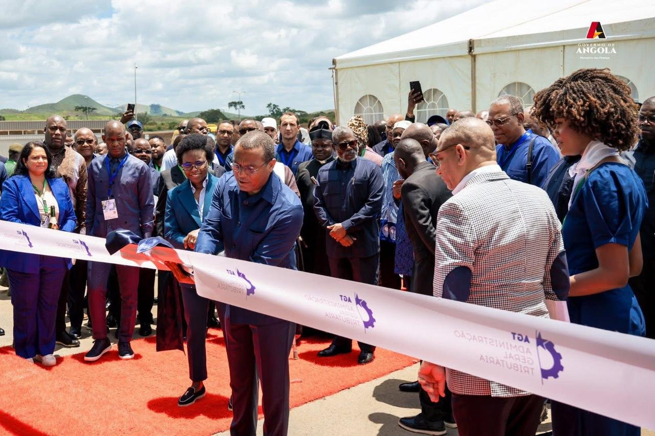 Ministro de Estado para a Coordenação Económica inaugura novo Posto Fronteiriço do Luvo