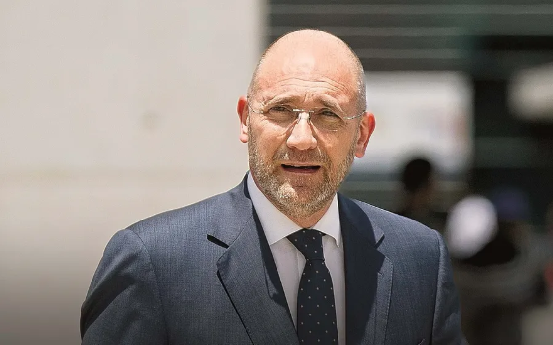 Luanda recebe cimeira internacional sobre financiamento da economia comPassos Coelho e Paulo Portas
