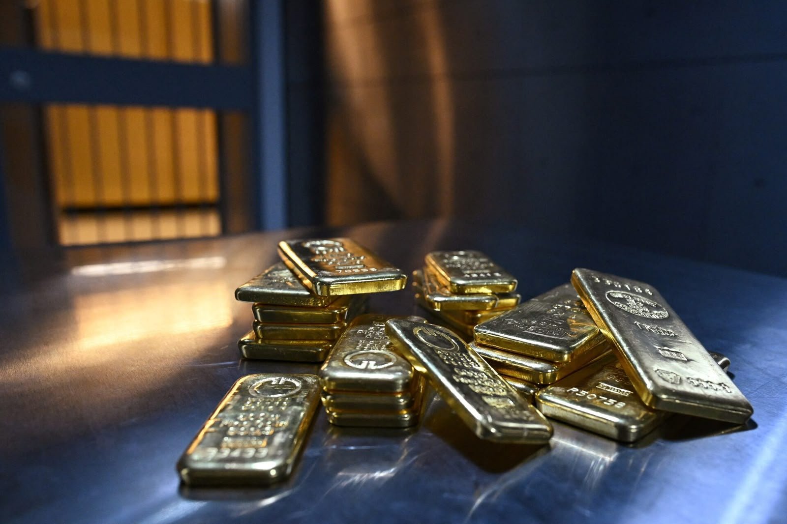 Investidores refugiam-se no ouro face à instabilidade do petróleo
