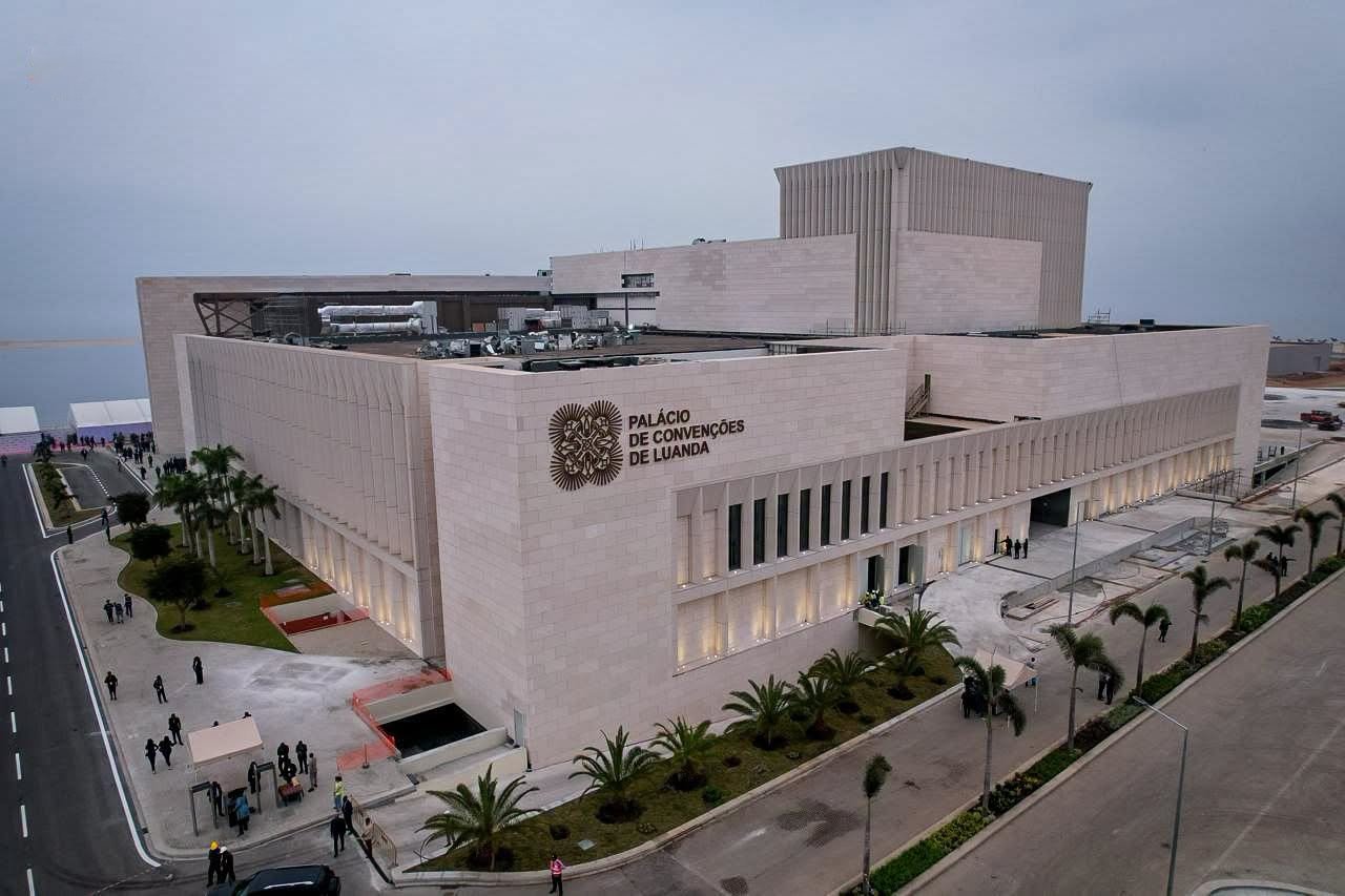 Um gigante sobre o mar: Palácio de Convenções de Luanda abre portas