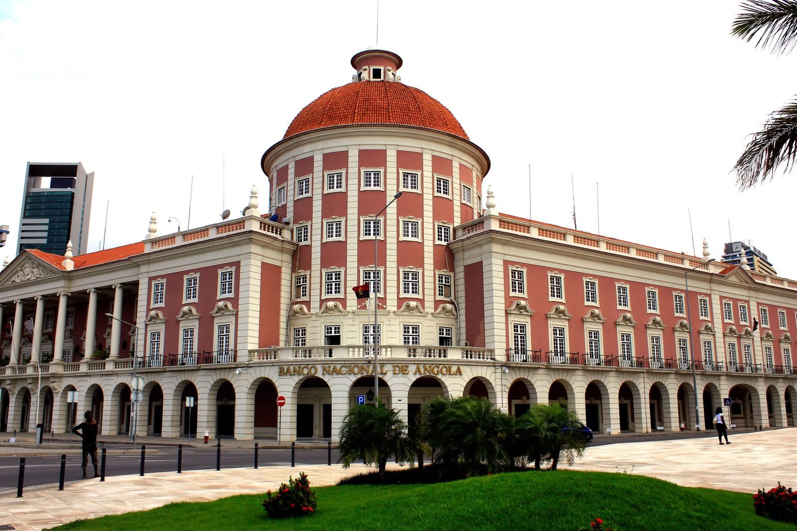 Banco Nacional de Angola procura empresa para cuidar do seu edifício-sede